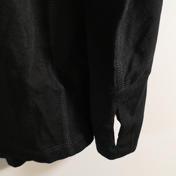 NWT Men's Amazon Essentials Long-Sleeve Fitness Shirt, Thumb Holes Medium Black - Picture 3 of 6